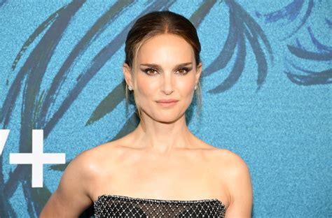 Natalie Portman : en mode femme fatale dans un top。